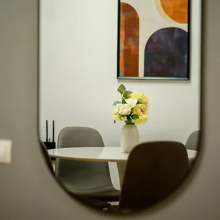 Cultural Gems- Modern 1br Near Museums Апартаменты Бухарест